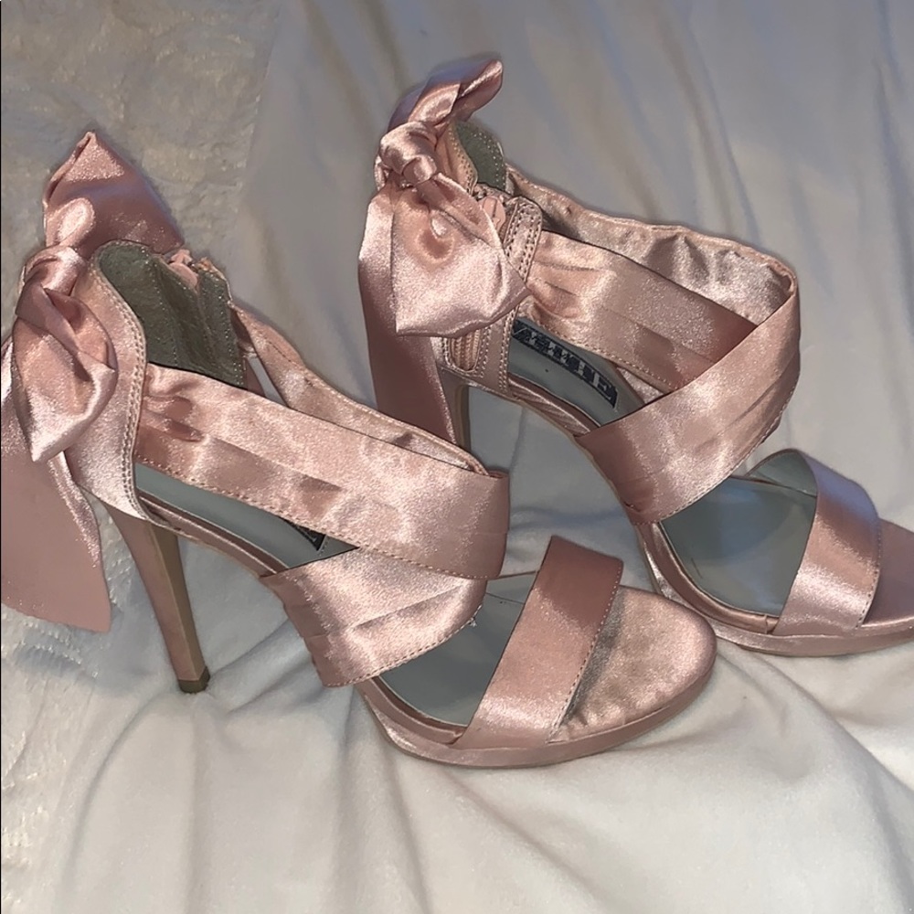 Women’s Brand New Vera Wang Sandal heels